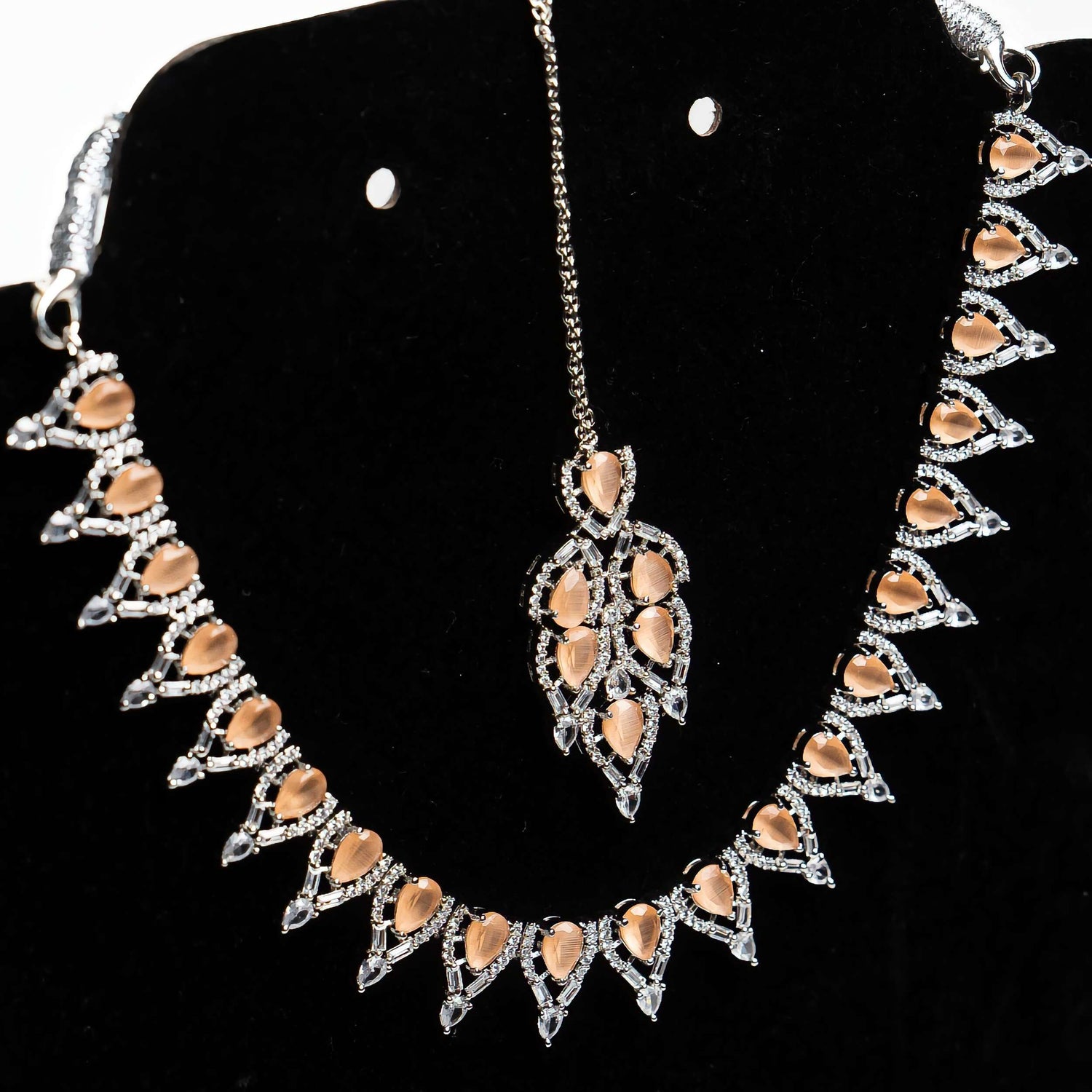 Aruni Necklace Set
