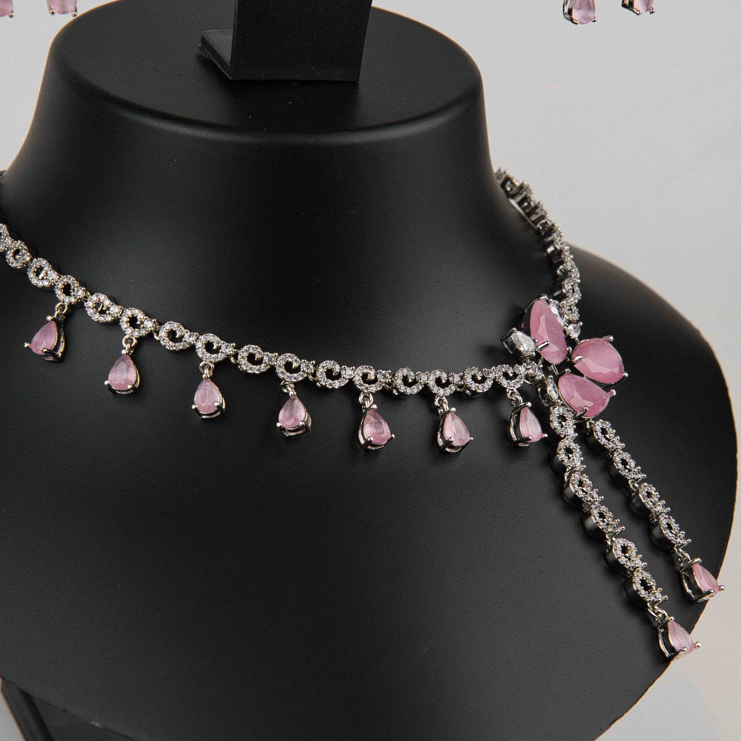 Lira Necklace Set