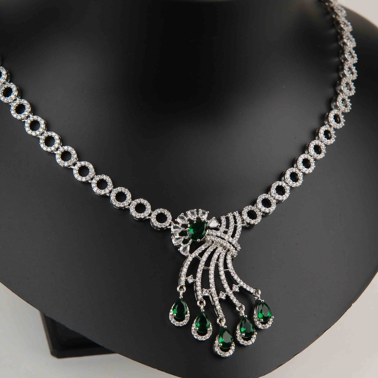 Deeya Necklace Set