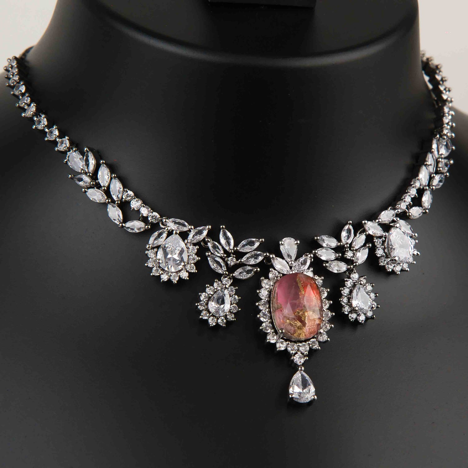 Fiza Pendant Set