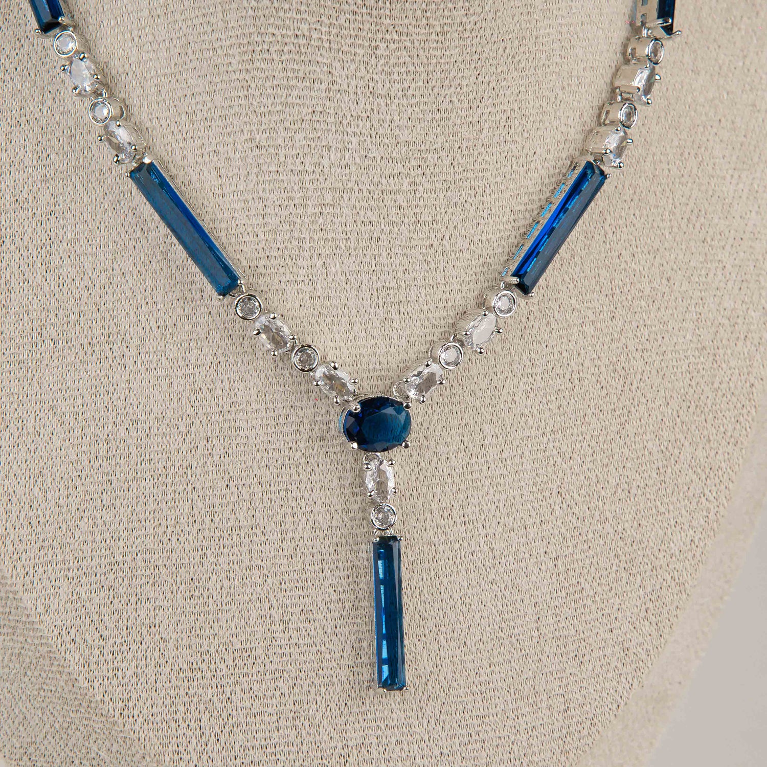 Sivesta Necklace Set
