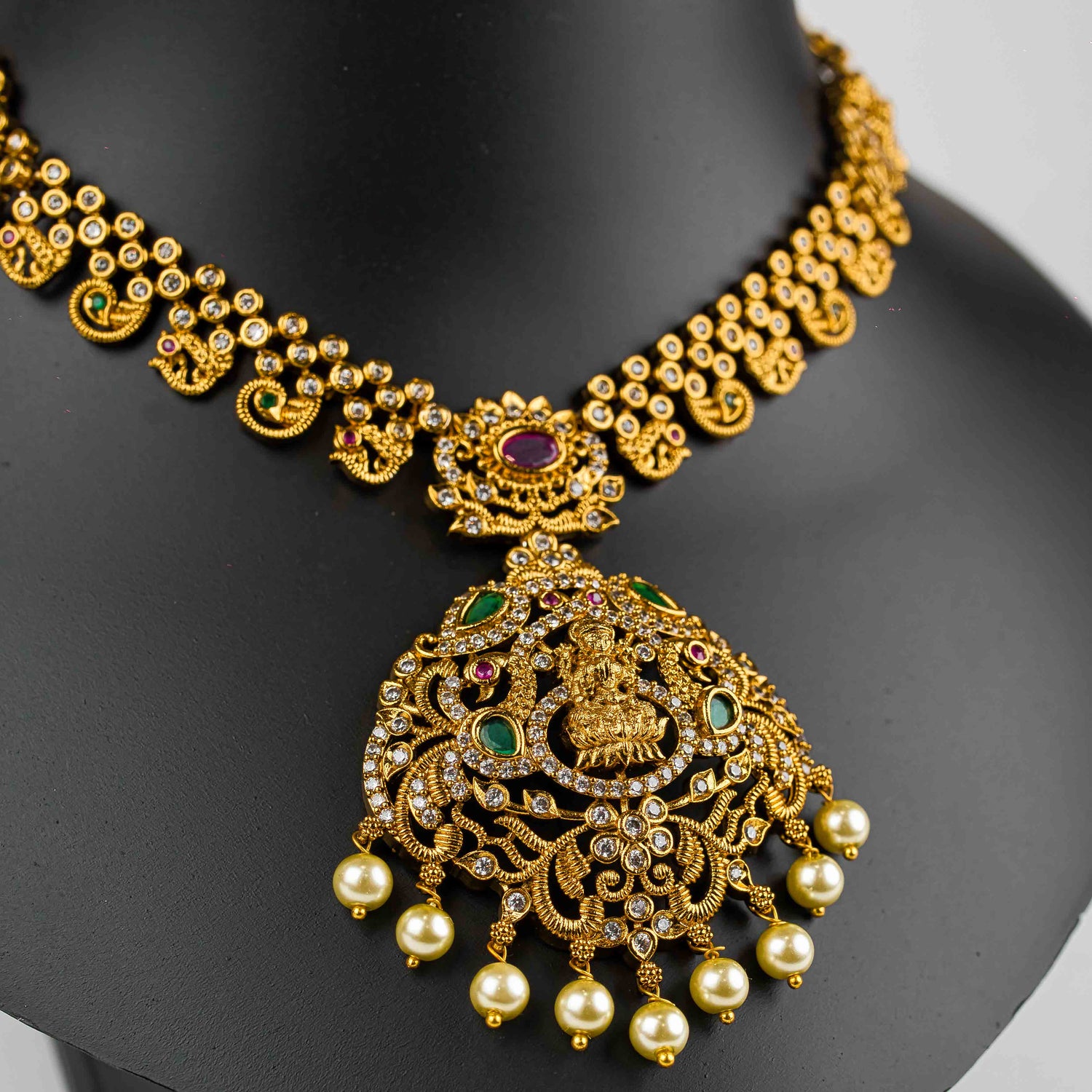Sri Vaibhavi Necklace Set