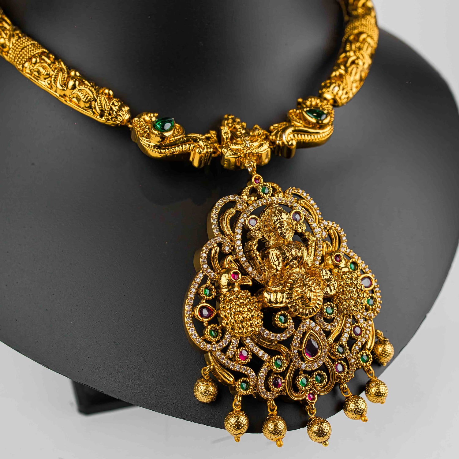 Alankriti Necklace Set
