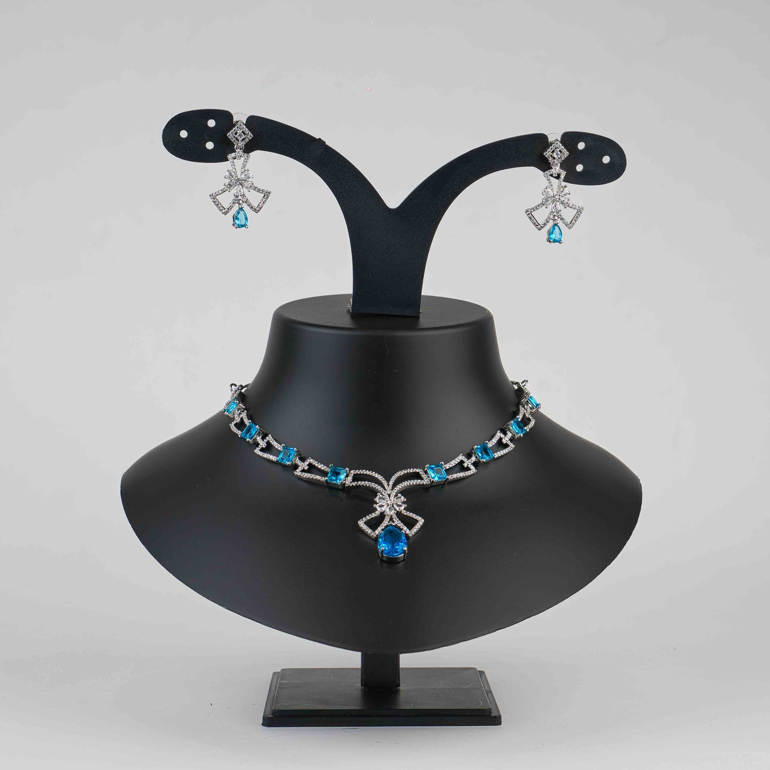 Aneeta Necklace Set