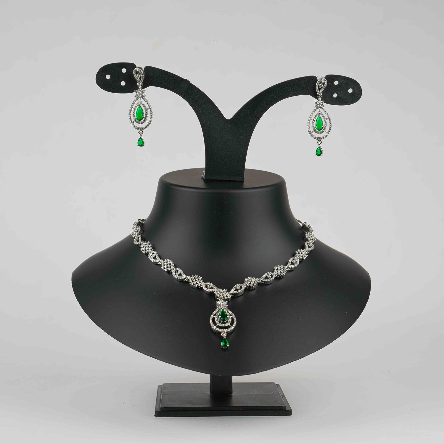 Jibika Pendant Set