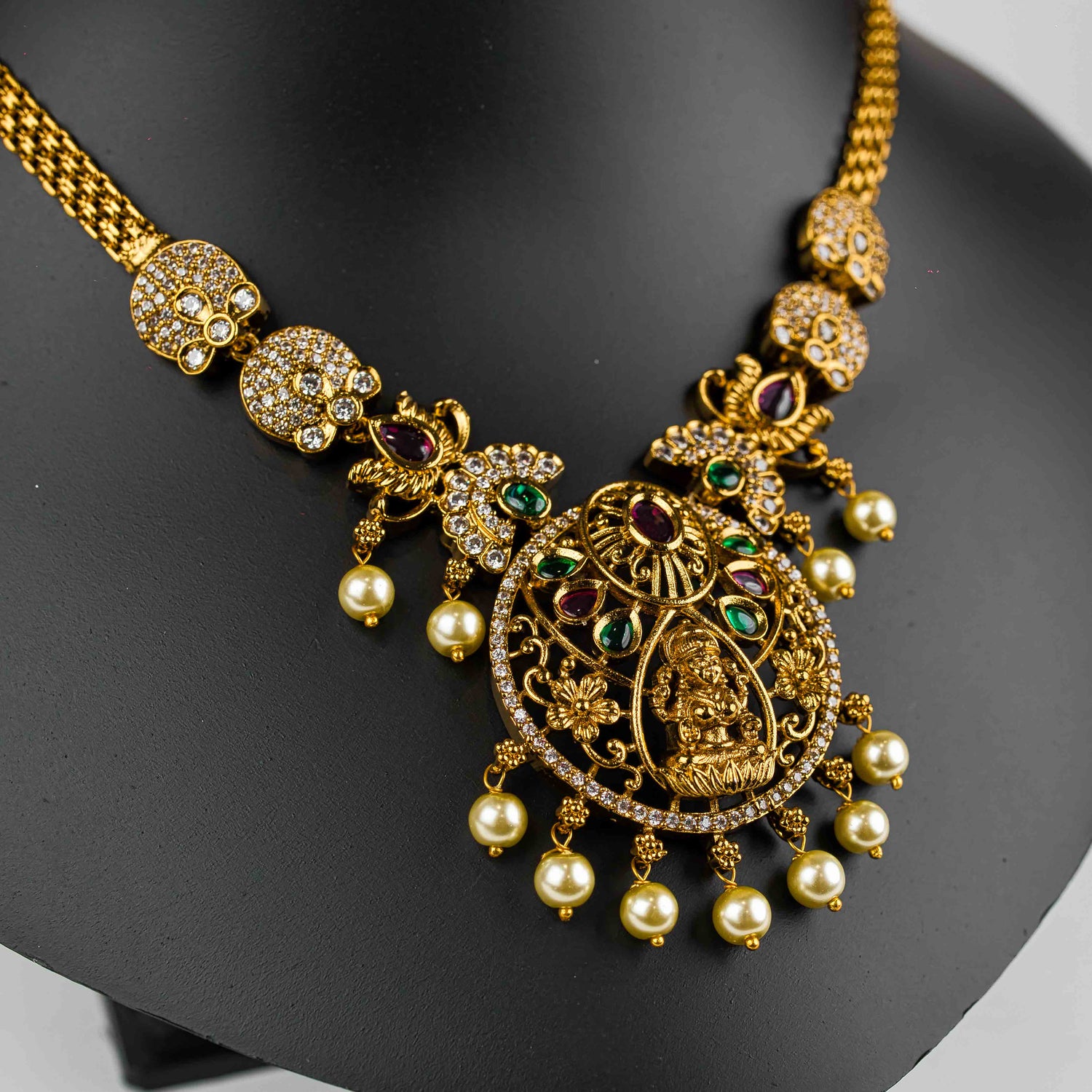 Kamesvari Necklace Set