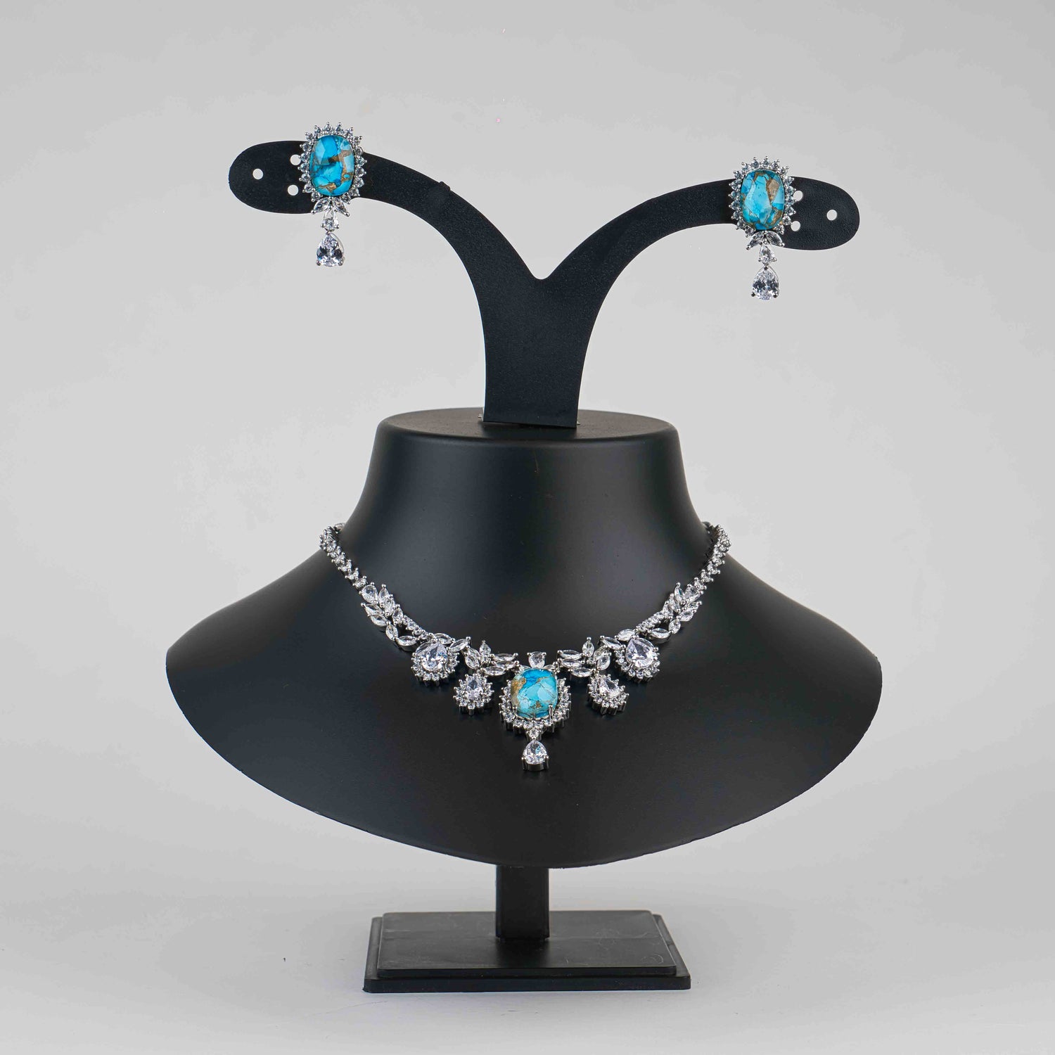 Chahat Pendant Set