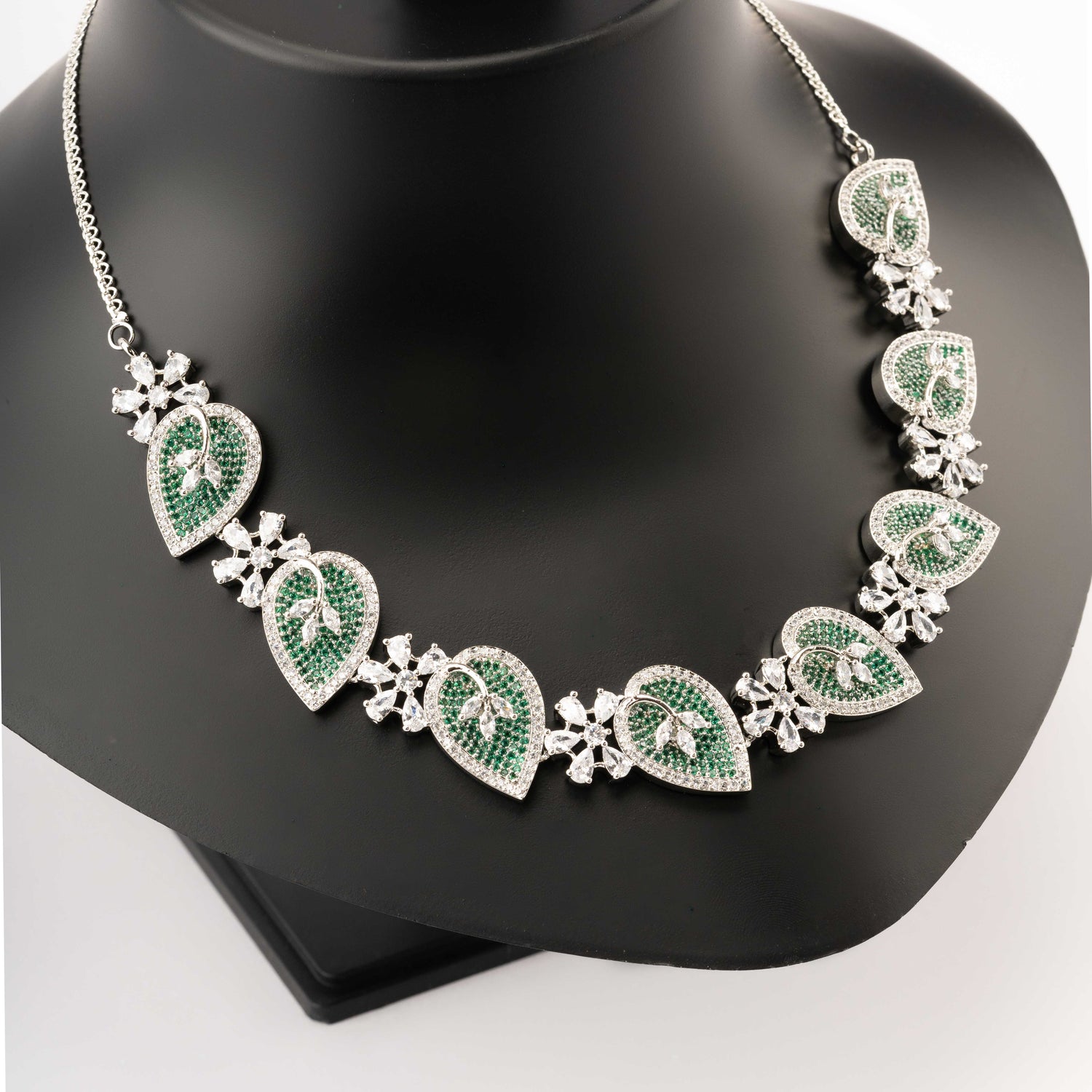 Siya Necklace Set