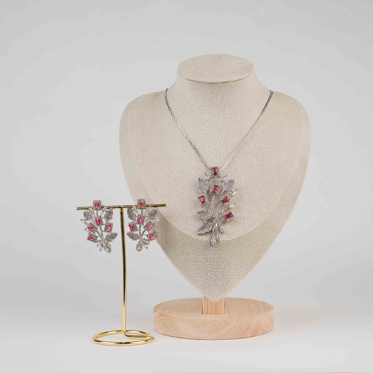 Anvi Pendant Set