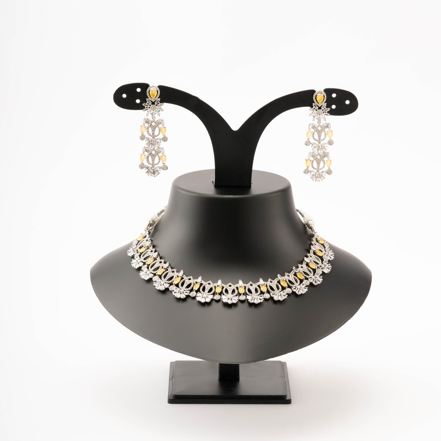 Purrva Necklace Set