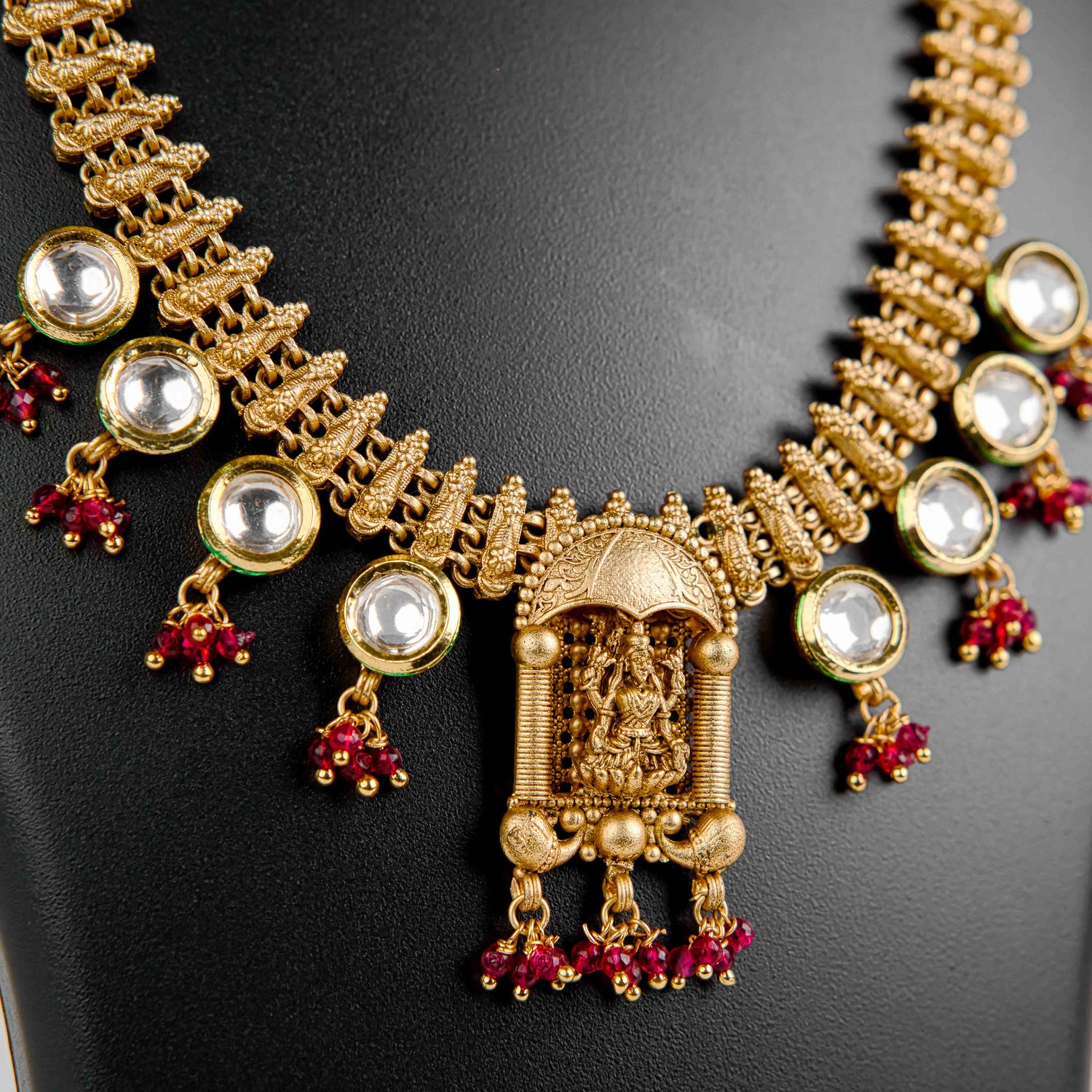 Shreeva Lakshmi Aura Set
