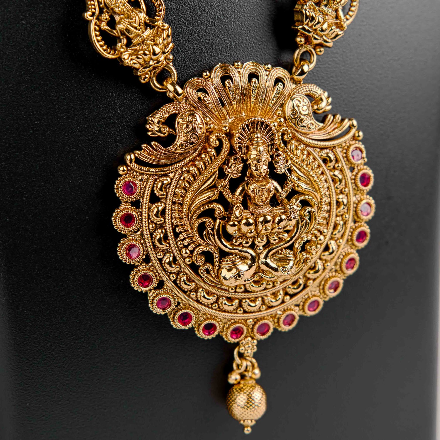 Meghavi Temple Necklace Set