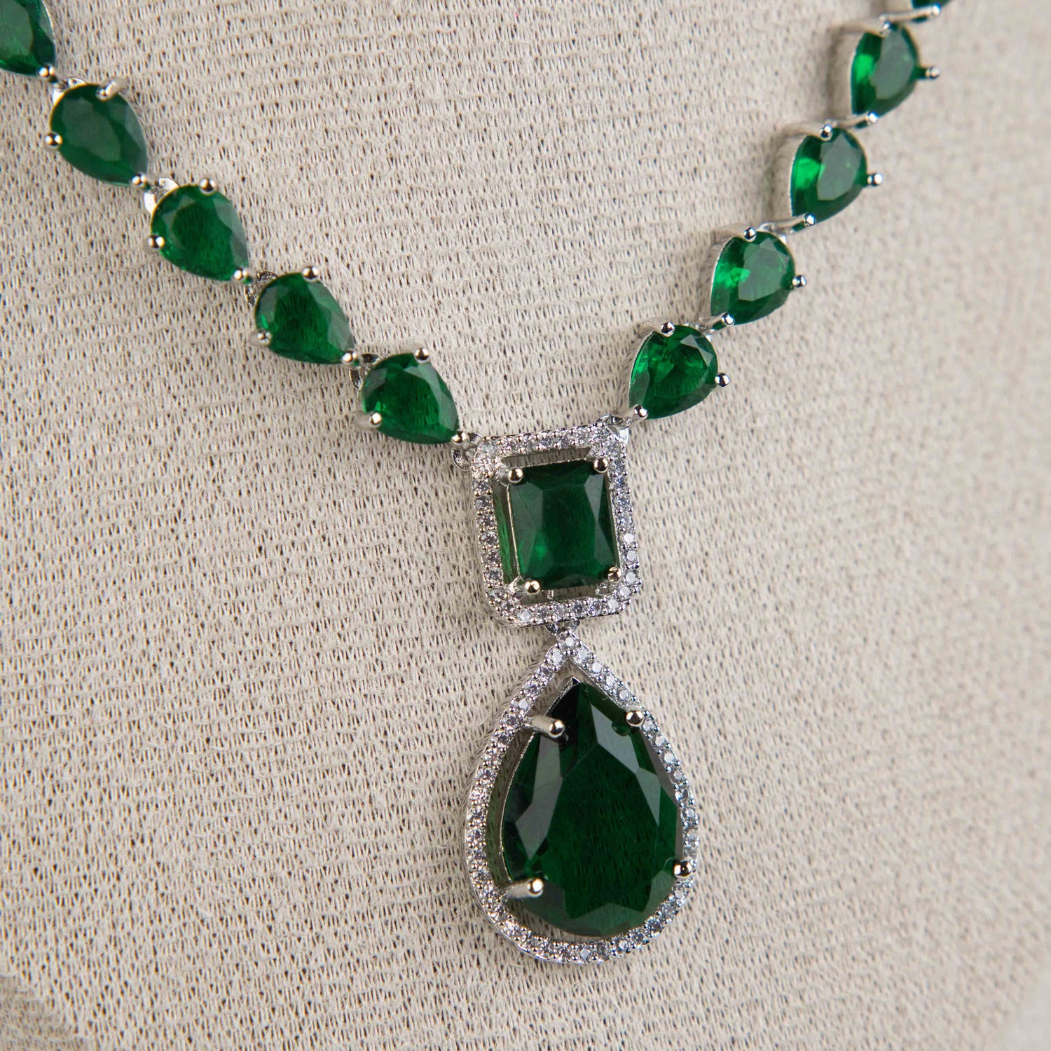 Aspara Necklace Set
