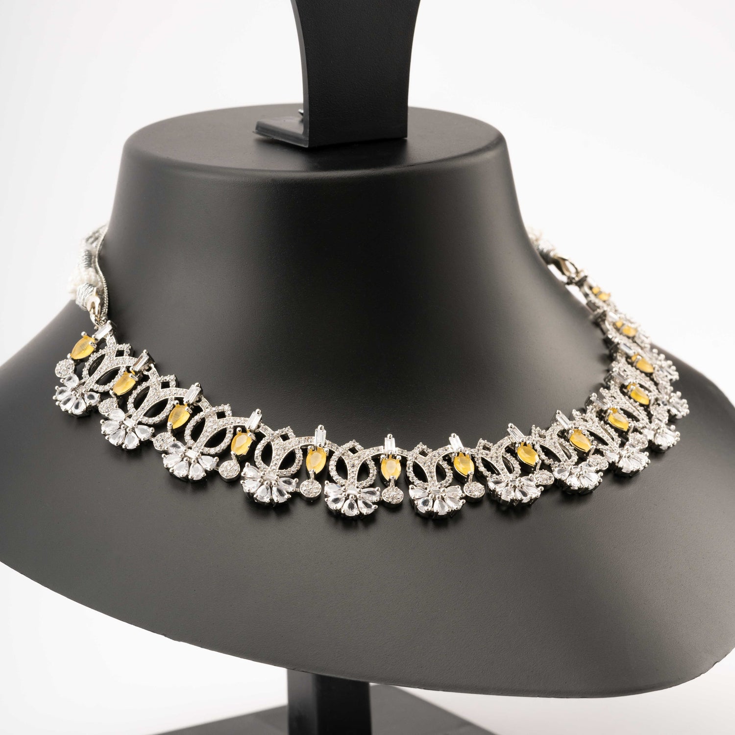 Purrva Necklace Set