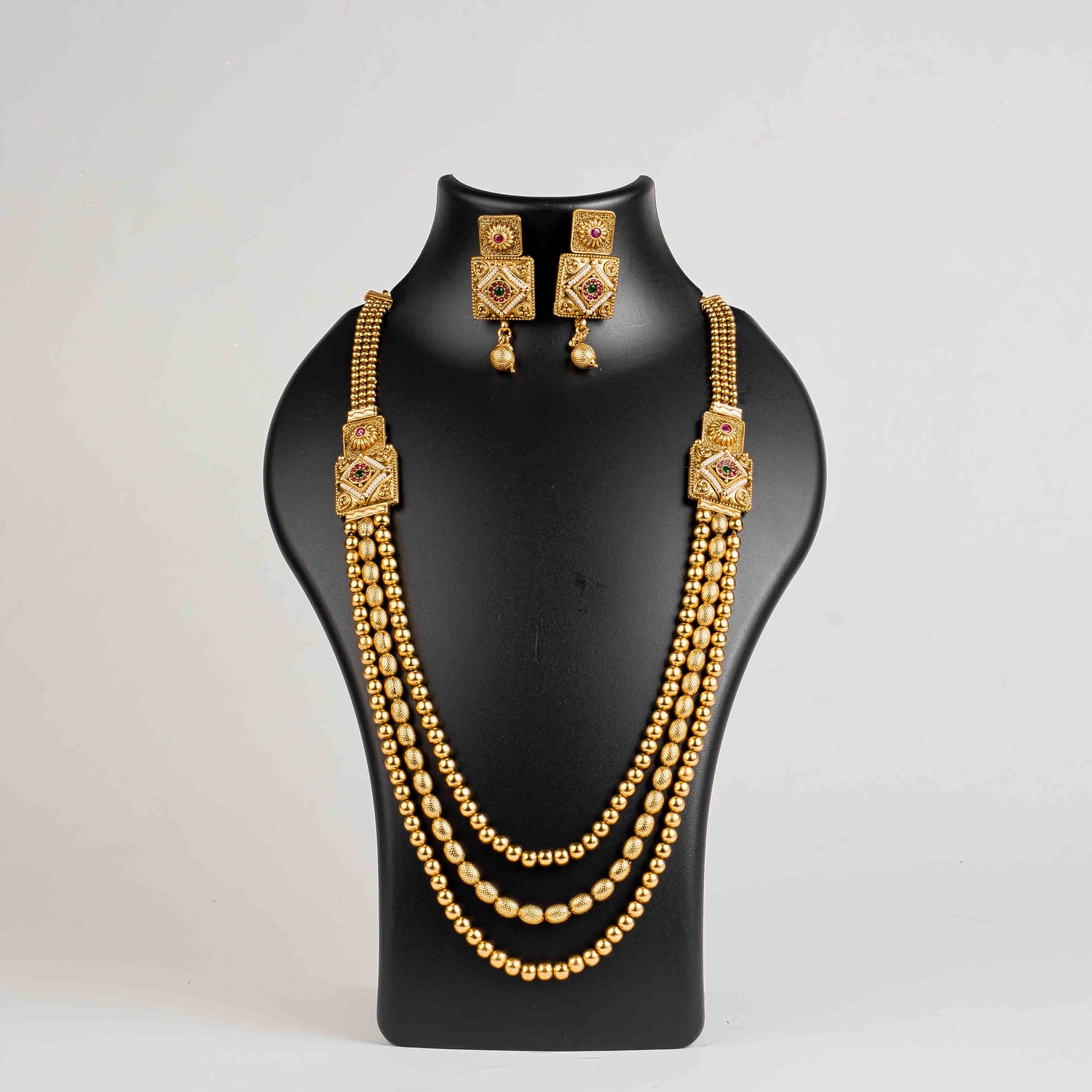 Tvarita Temple Necklace set