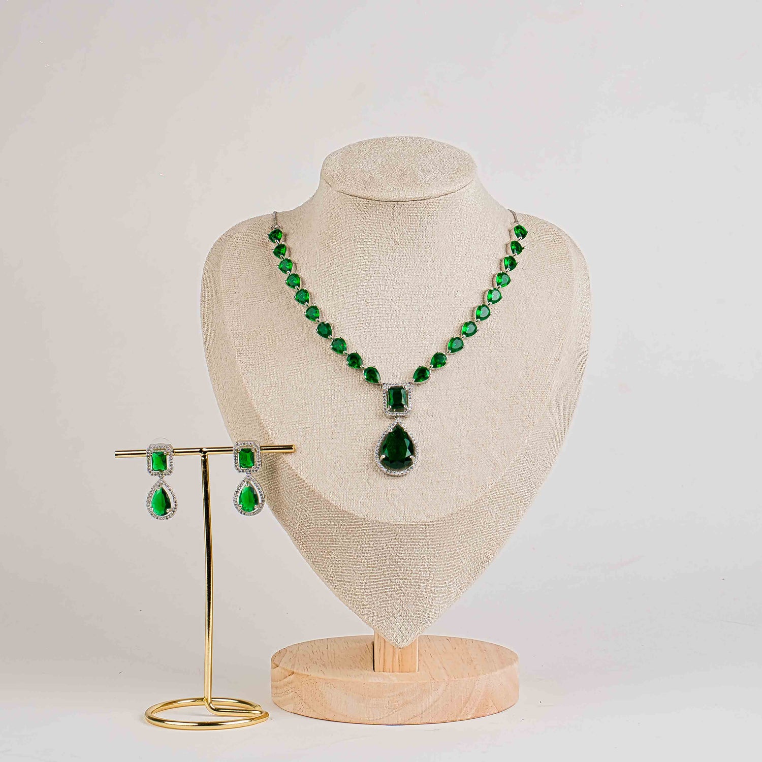 Aspara Necklace Set