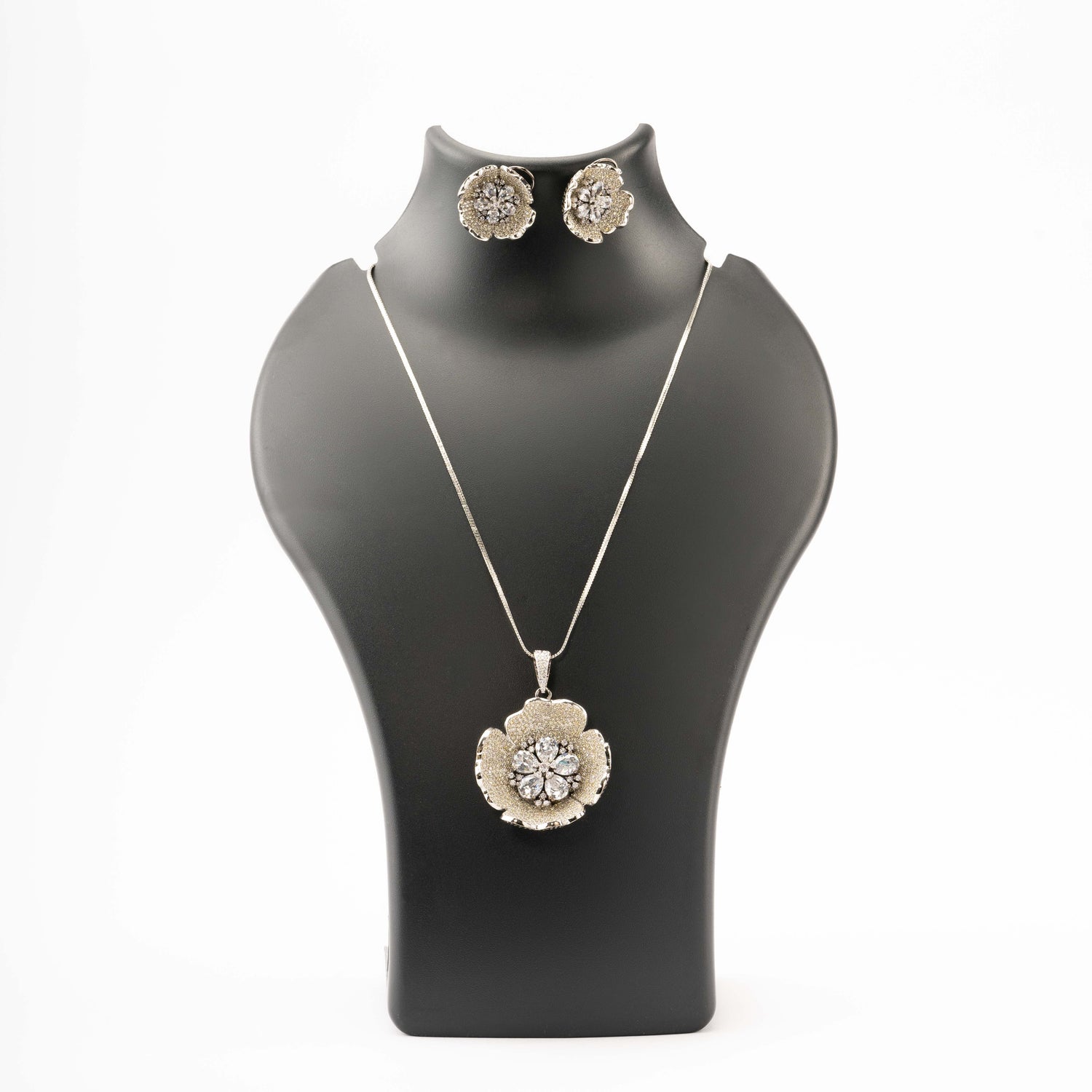 Arifa Pendant Set