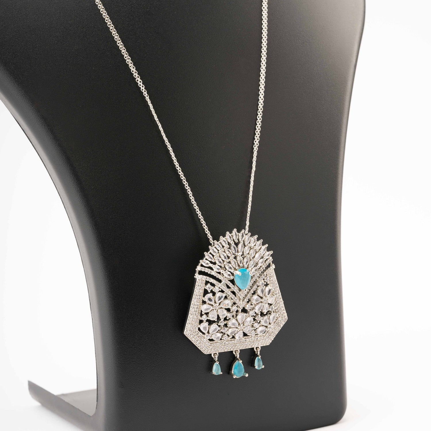 Shyla Pendant Set