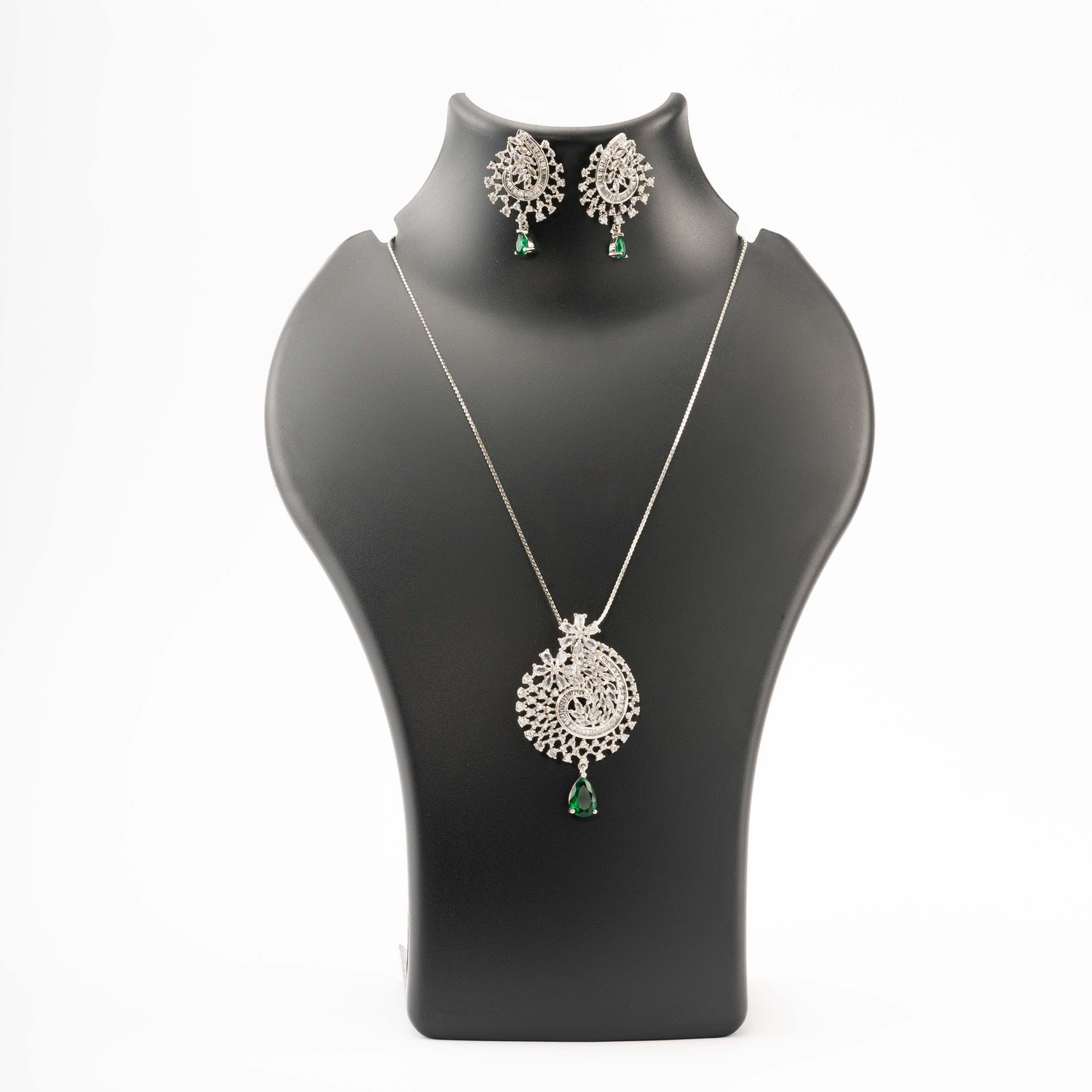 Faiza Pendant Set