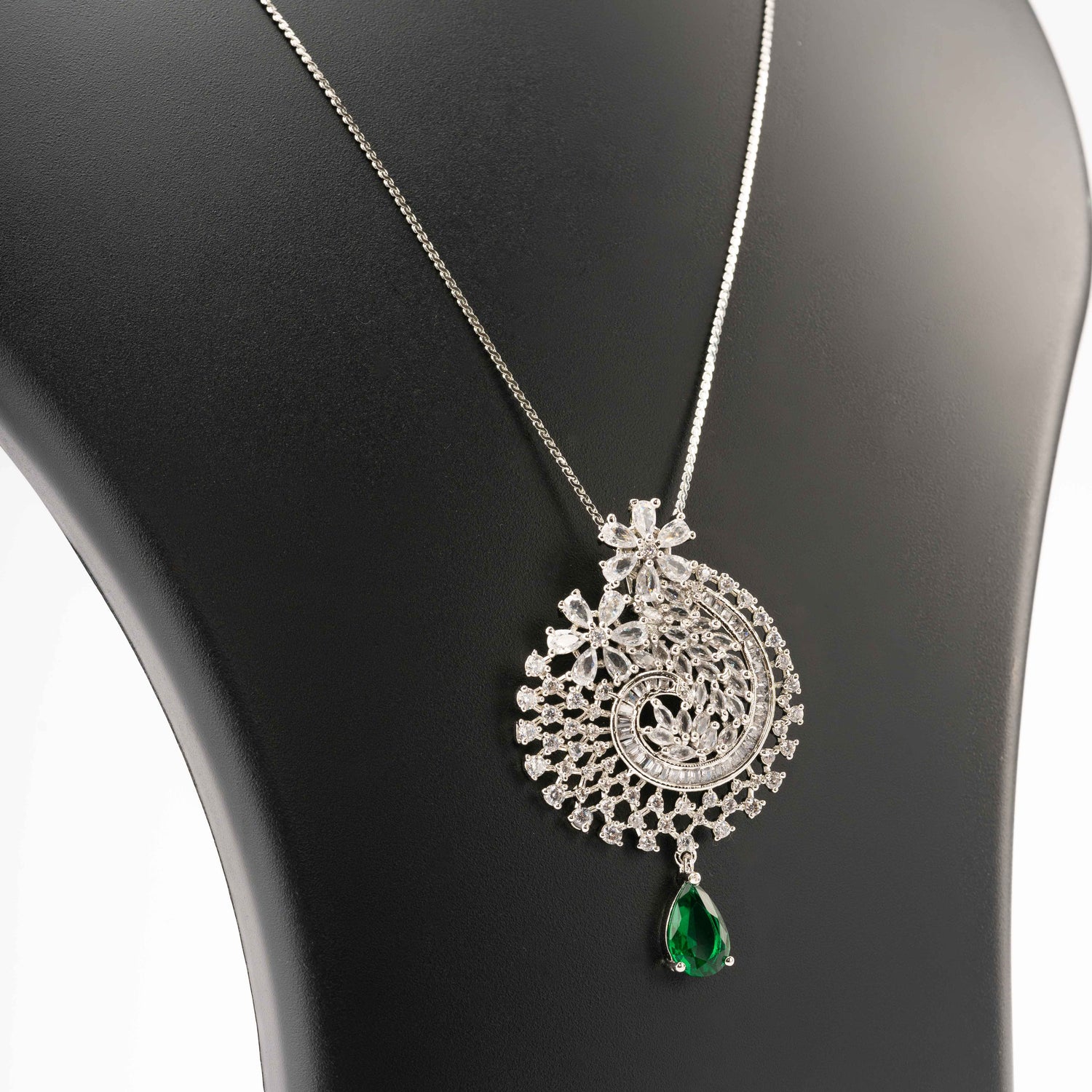 Faiza Pendant Set