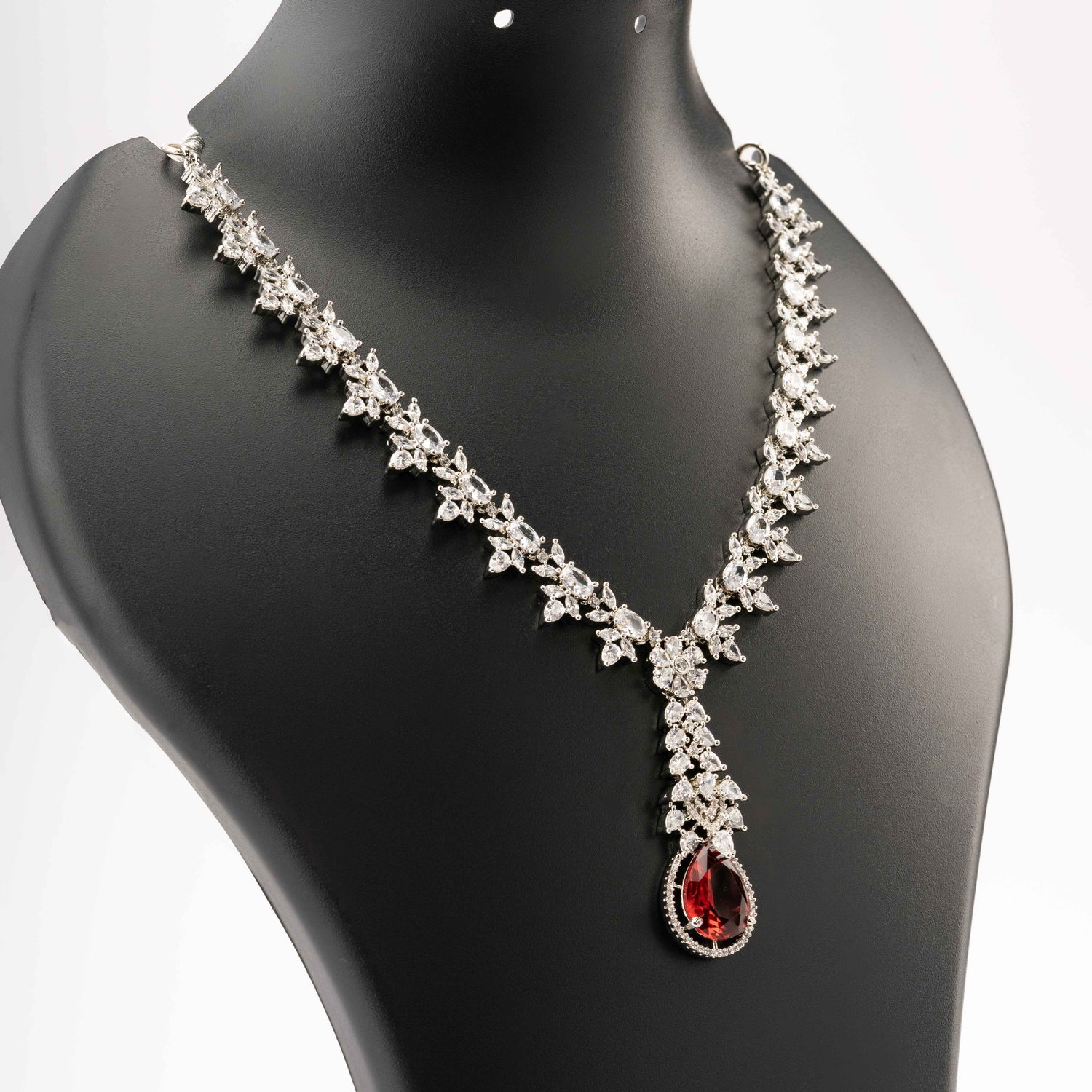 Flavia Pendant Set