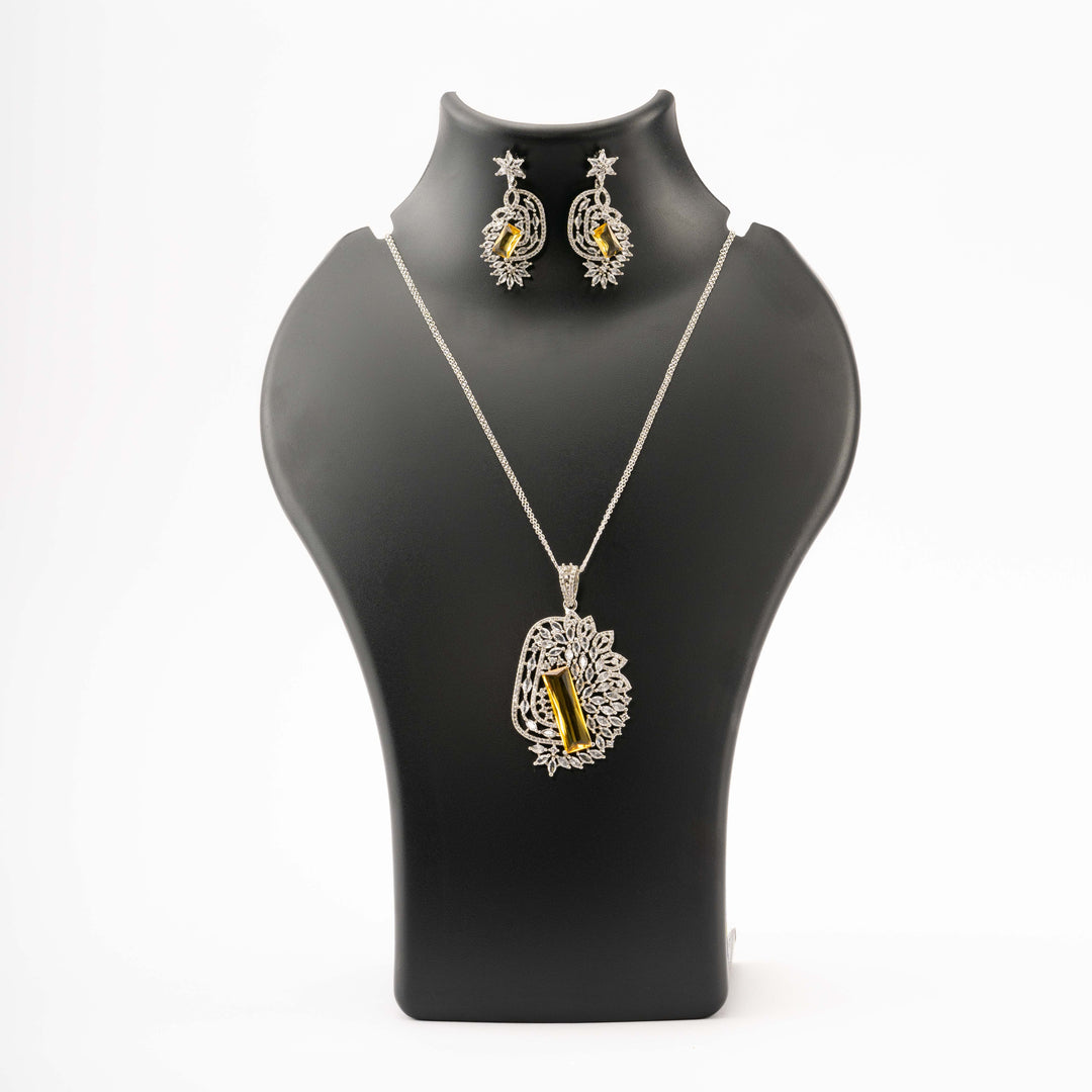 Heena Pendant Set