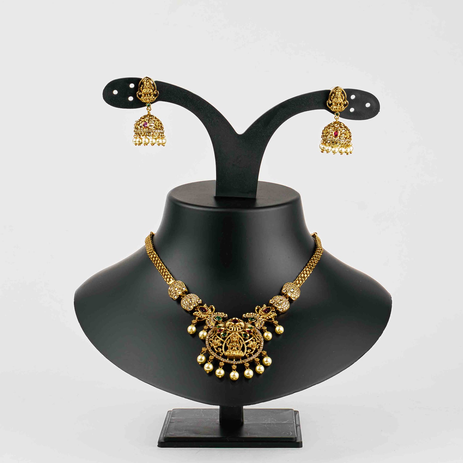 Kamesvari Necklace Set