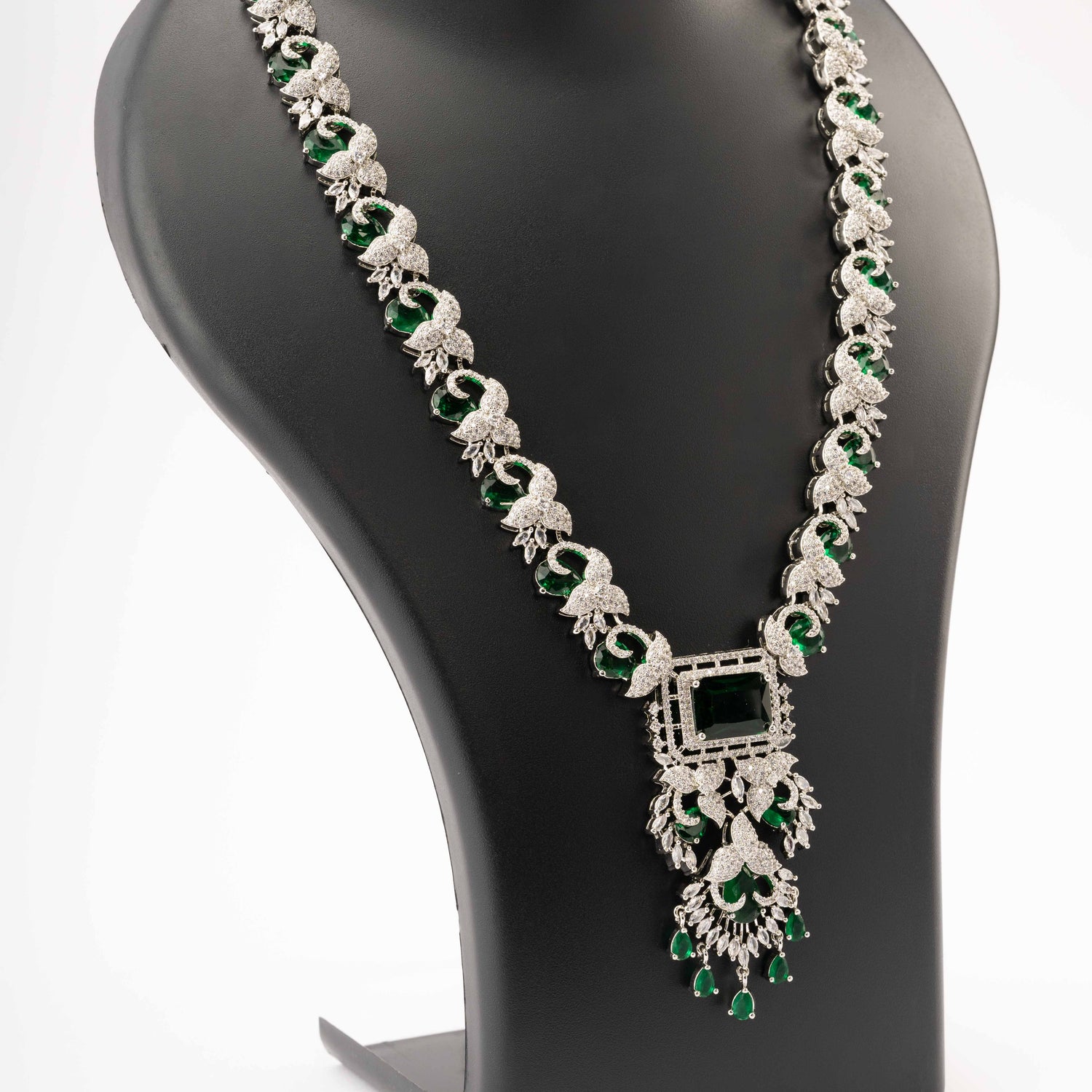 Nivya Bridal Necklace Set