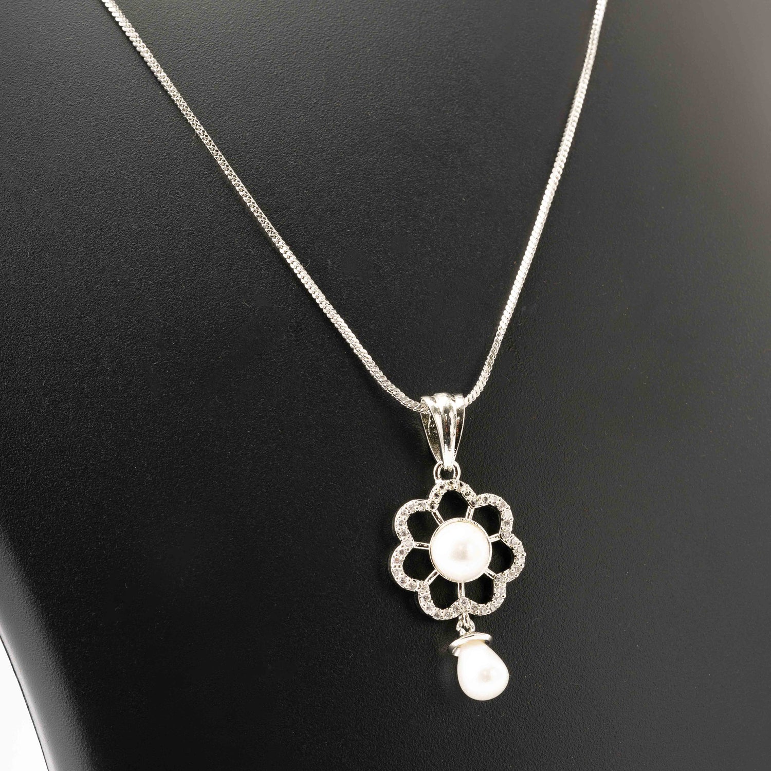 Amora Pendant Set