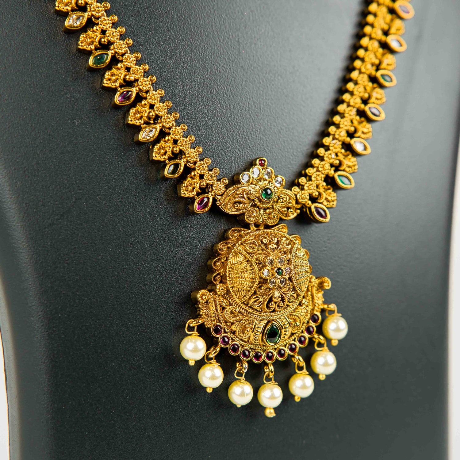 Shaimaa Temple Pendant Set